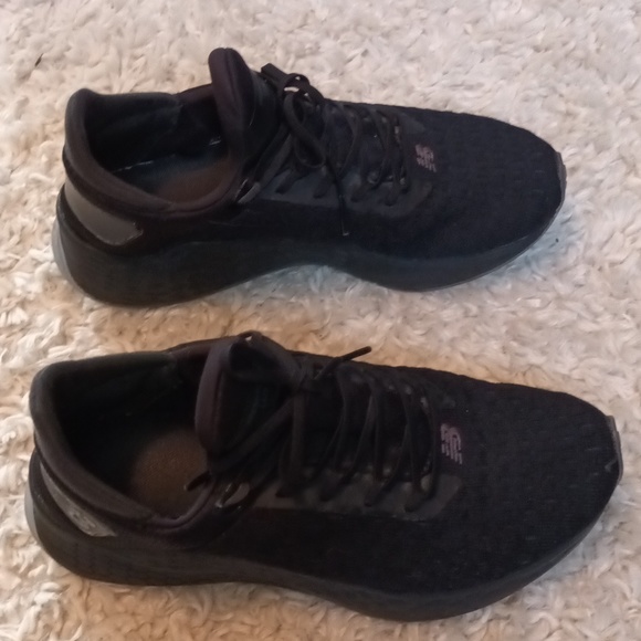 New Balance shoes - Picture 2 of 6